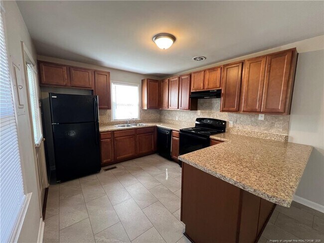 Foto del edificio - 1110 E 11th St