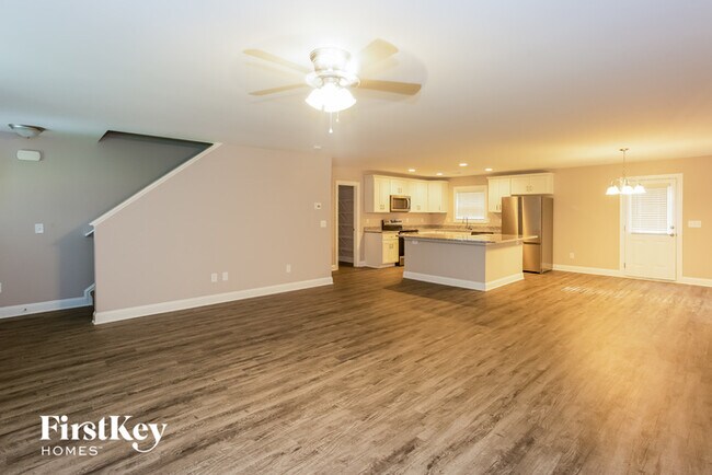 Building Photo - 661 White Oaks Rd