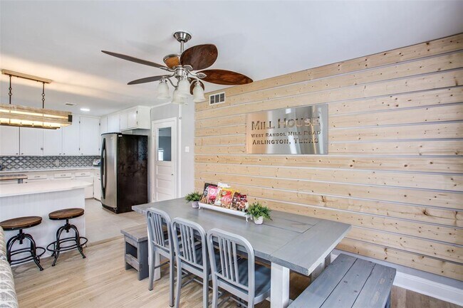 Foto del edificio - 1305 W Randol Mill Rd