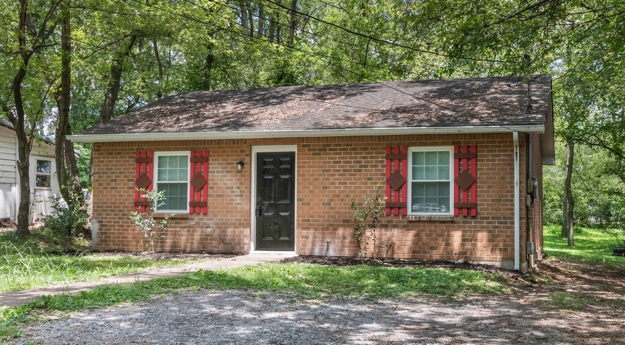 Foto principal - Charming Downtown Clarksville Home!