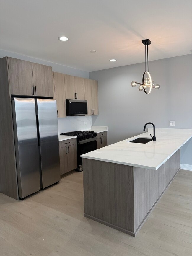 Building Photo - 2622 W Adams St