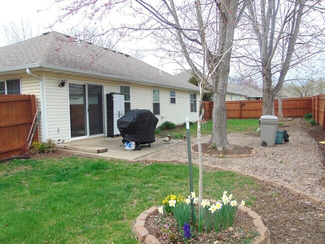 Foto del edificio - Charming 3 Bedroom Ranch In 7 Oaks!