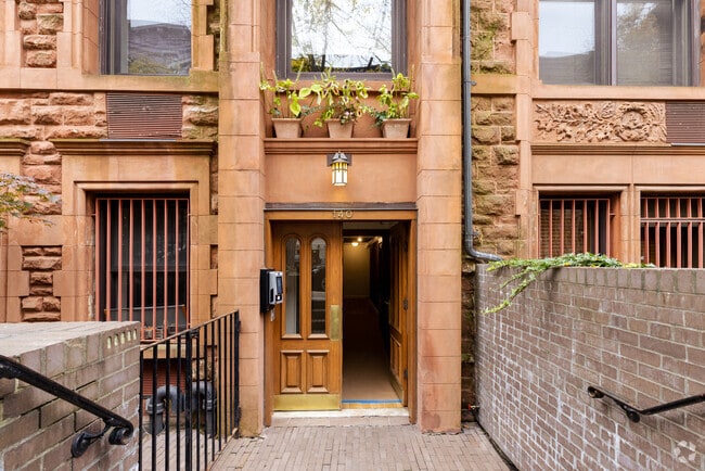 Entrance - 140 W 74th St