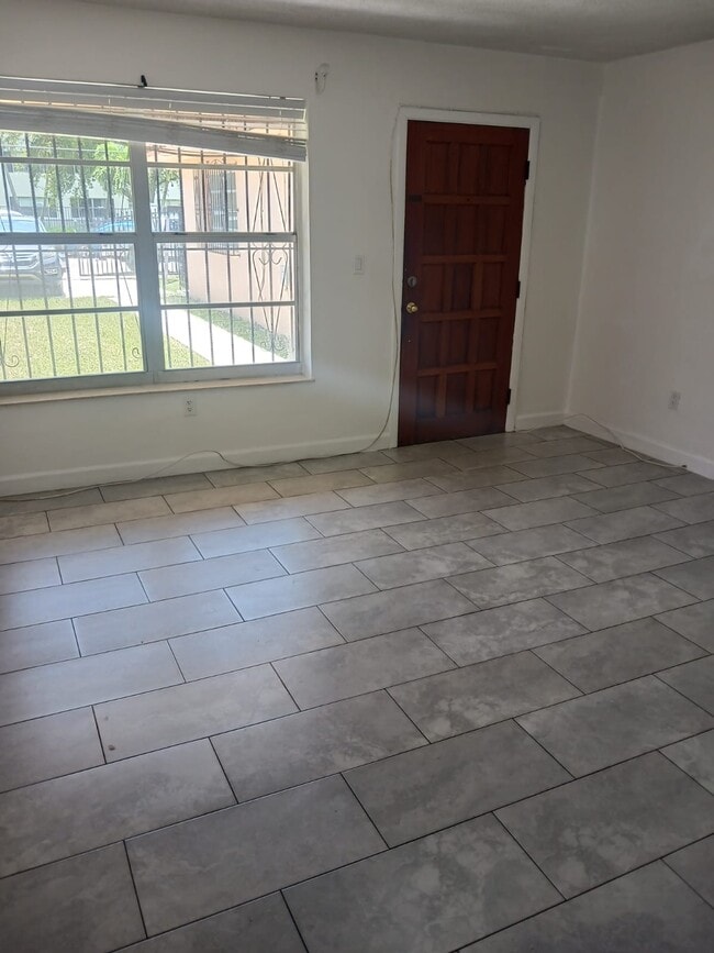 Foto del edificio - 2135 NW 17th St