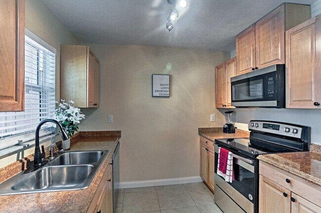 Building Photo - 4120 SE 18th Pl