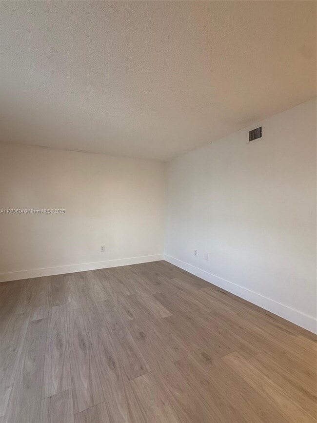 Foto del edificio - 131 NW 77th St