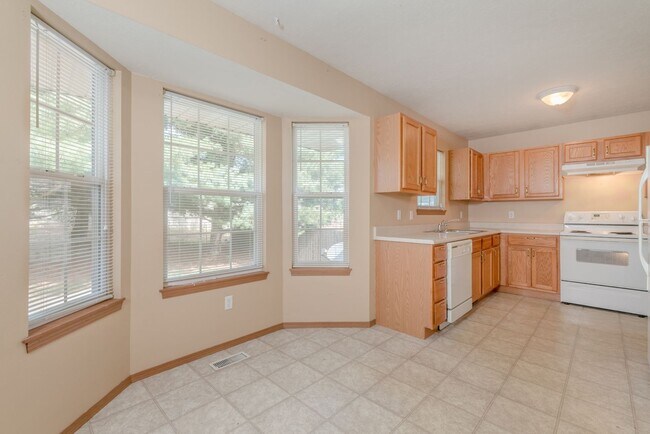 Foto del edificio - SE Springfield Home Just for YOU!!!  3Bed/...