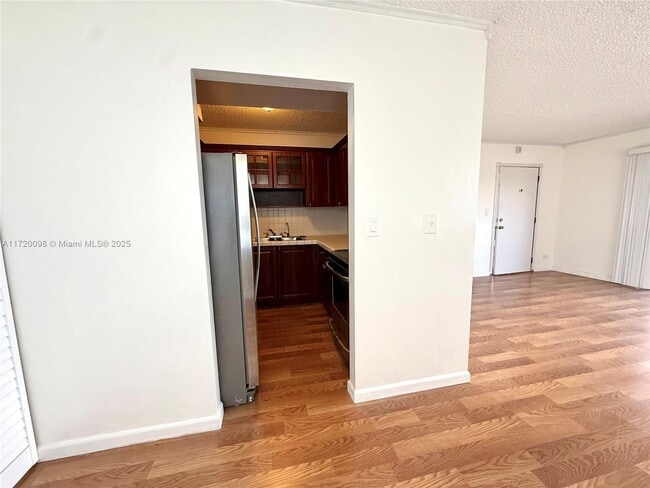 Foto del edificio - 3660 NE 166th St