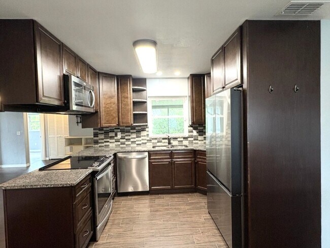 Foto del edificio - Beautiful 3 Bedroom Port Orange Home!