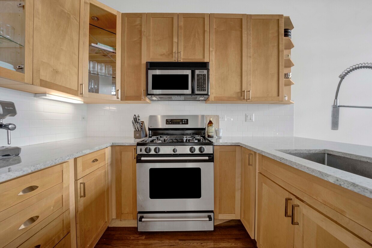 Primary Photo - 525 W Superior St