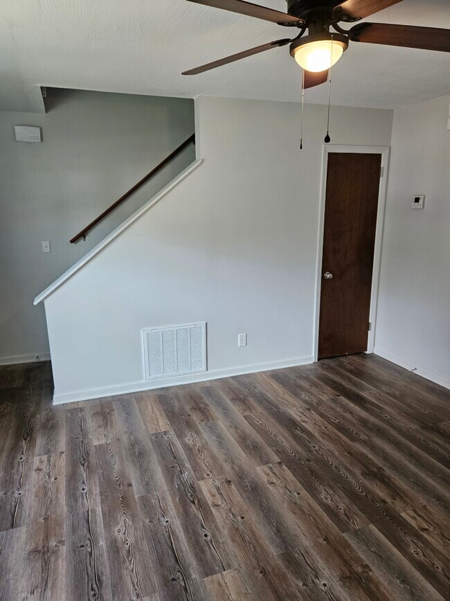Building Photo - 43 Clara Dr