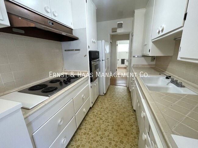 Building Photo - 100 Cerritos Ave