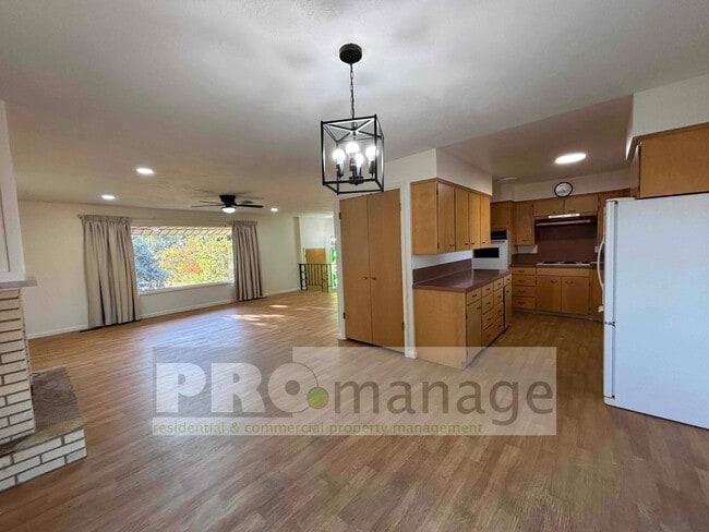 Building Photo - Spacious 5 Bed, 2.5 Bath Home in Blackfoot