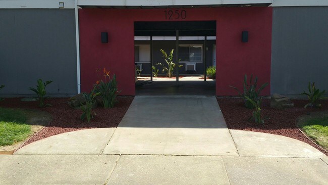 Building Photo - 1210 Kenny Dr
