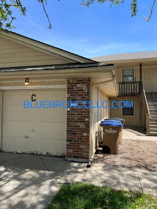 Building Photo - 205 Sky Vue Dr