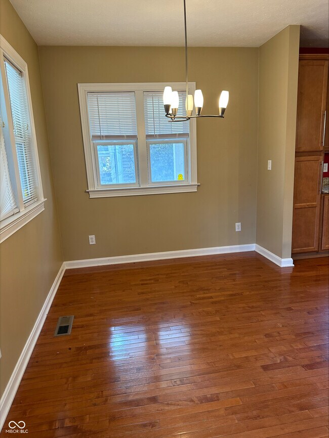 Foto del edificio - 1720 Yandes St