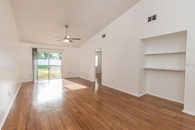 Building Photo - 1284 Wickford St