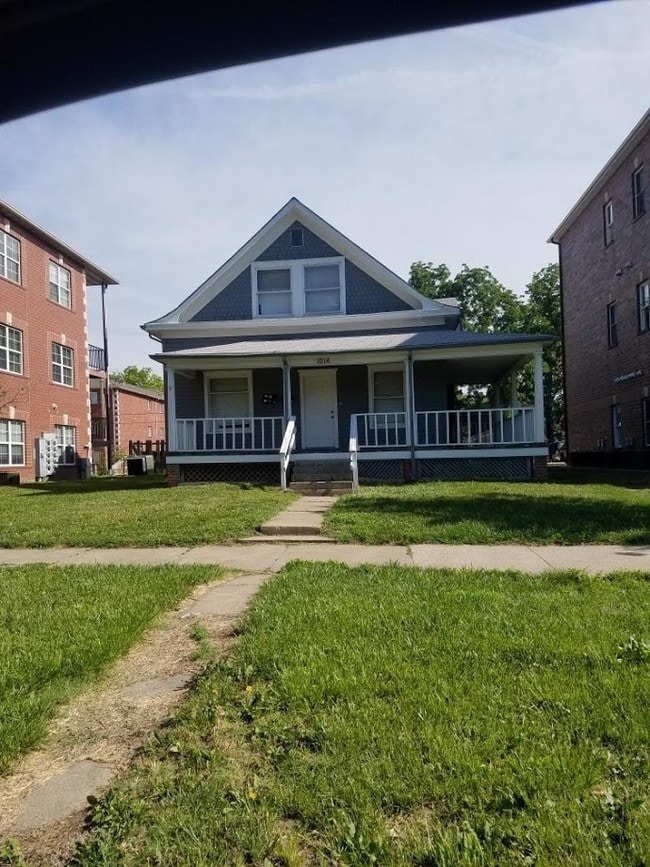 1014 Bluemont Ave Unit B Manhattan Ks 66502 Apartment For