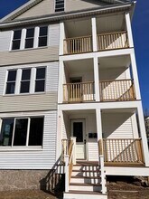 Building Photo - 4 Glade St