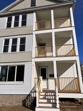 Building Photo - 4 Glade St