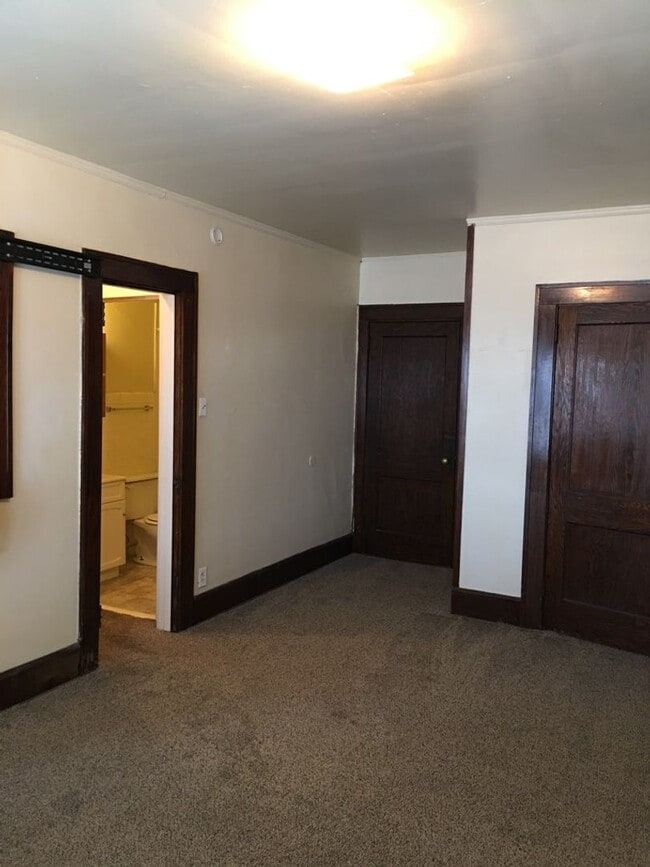 Ingersoll Park Studios Apartments in Des Moines, IA
