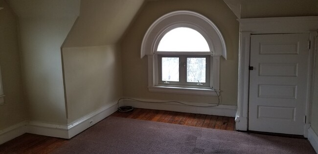 Building Photo - 320 N Penn St
