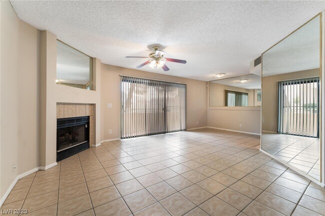 Foto del edificio - 870 N Sloan Ln