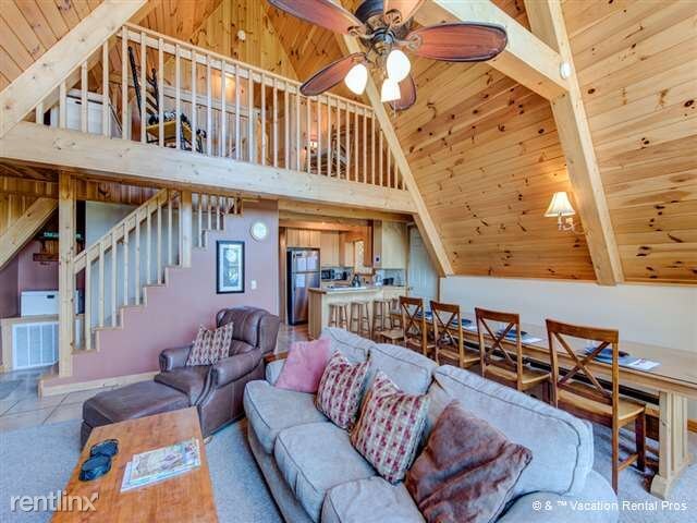 Foto del edificio - 744 Village Loop Rd