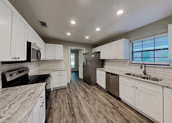 Foto del edificio - 614 Arbor Creek Dr
