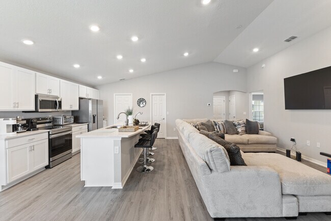 Building Photo - 2172 Desert Rose Dr