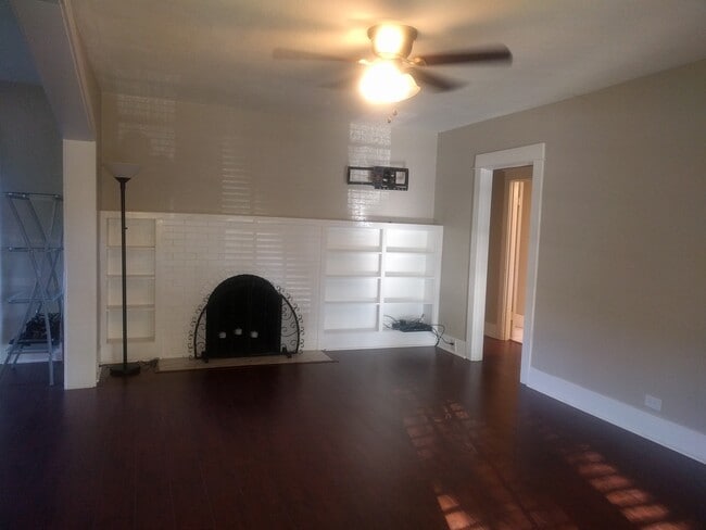 Building Photo - Craftsman Style Dream near Downtown
