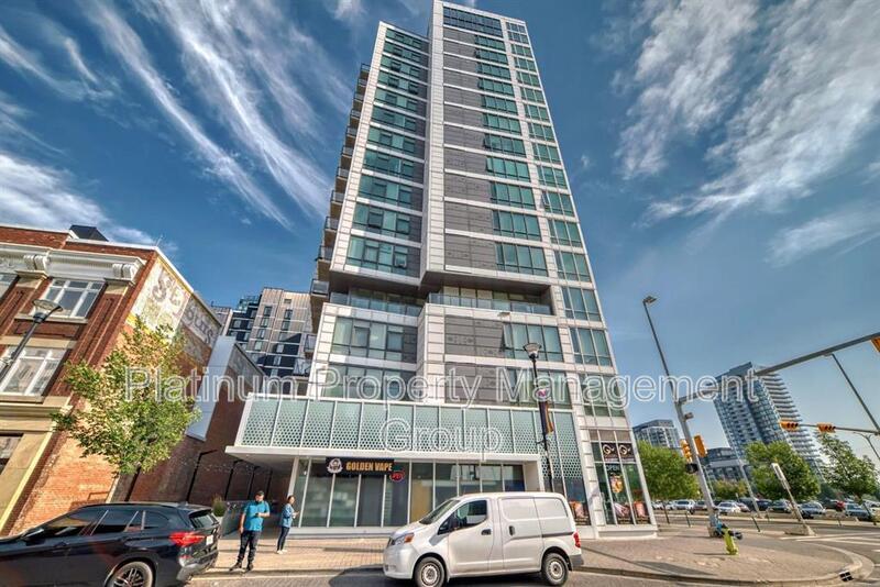 Photo - 450 8 Avenue Southeast