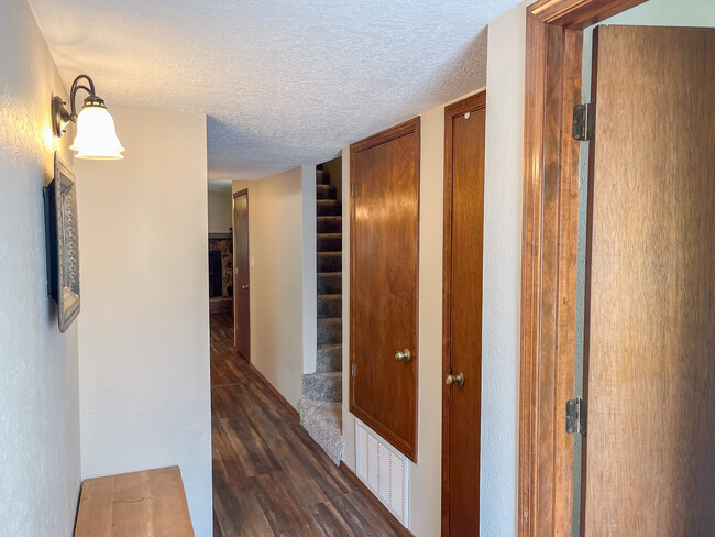 Building Photo - 214 Metz Dr