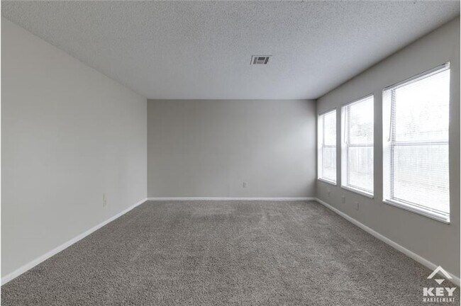 Building Photo - 1324 N Minneapolis St