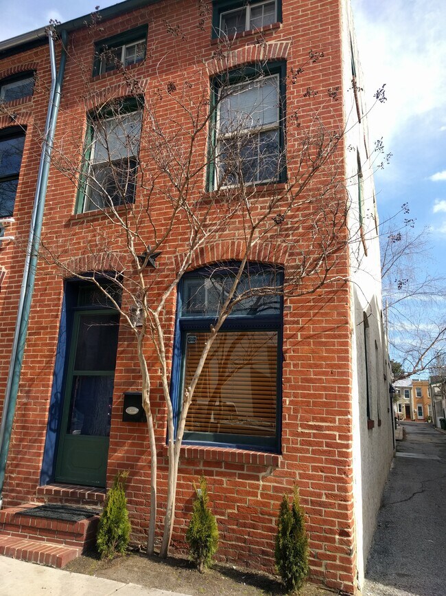 Foto del edificio - 317 South Washington Street