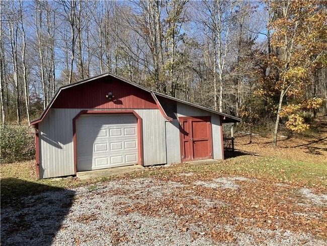 Building Photo - 398 Township Rd 344