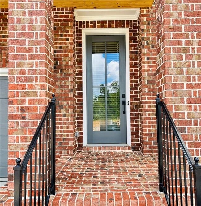 Building Photo - 657 SUMMIT HILL Way