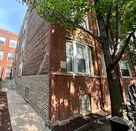 Primary Photo - 2048 N California Ave