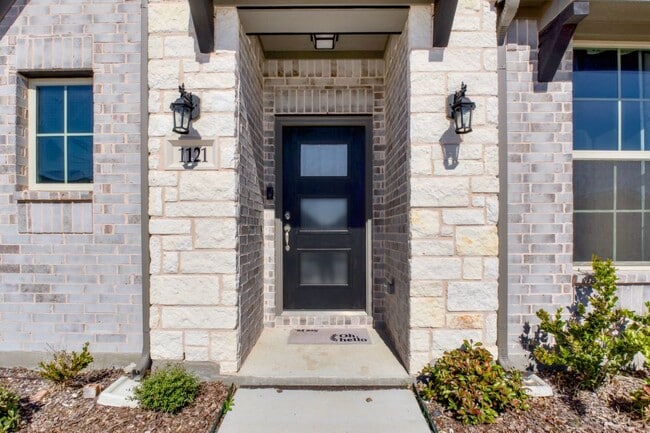 Building Photo - 1121 Milfoil Dr