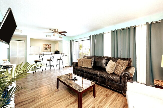 Building Photo - 4000 Gulf Terrace Dr