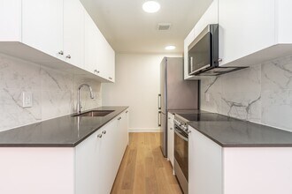 Building Photo - 365 Eglinton Ave E