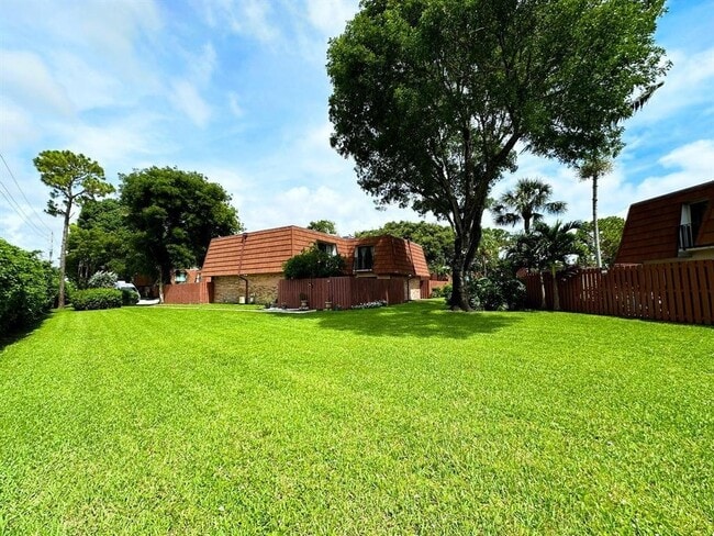 Building Photo - 1545 Augusta Cir