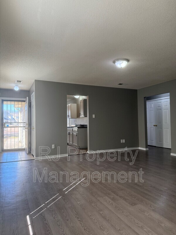 Building Photo - 4817 Royal Run Dr