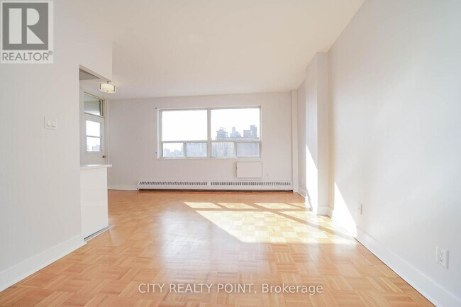 Photo du bâtiment - 490 Eglinton Ave E