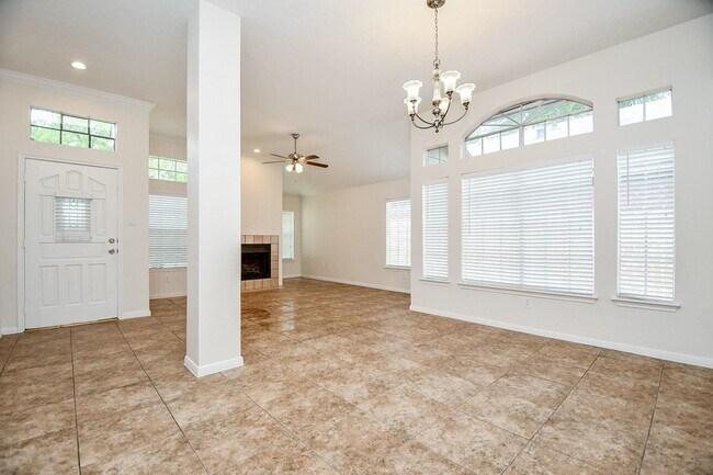 Building Photo - 7130 River Garden Dr