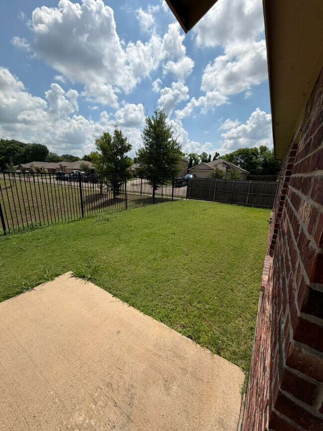 Building Photo - 2708 Corbo Dr