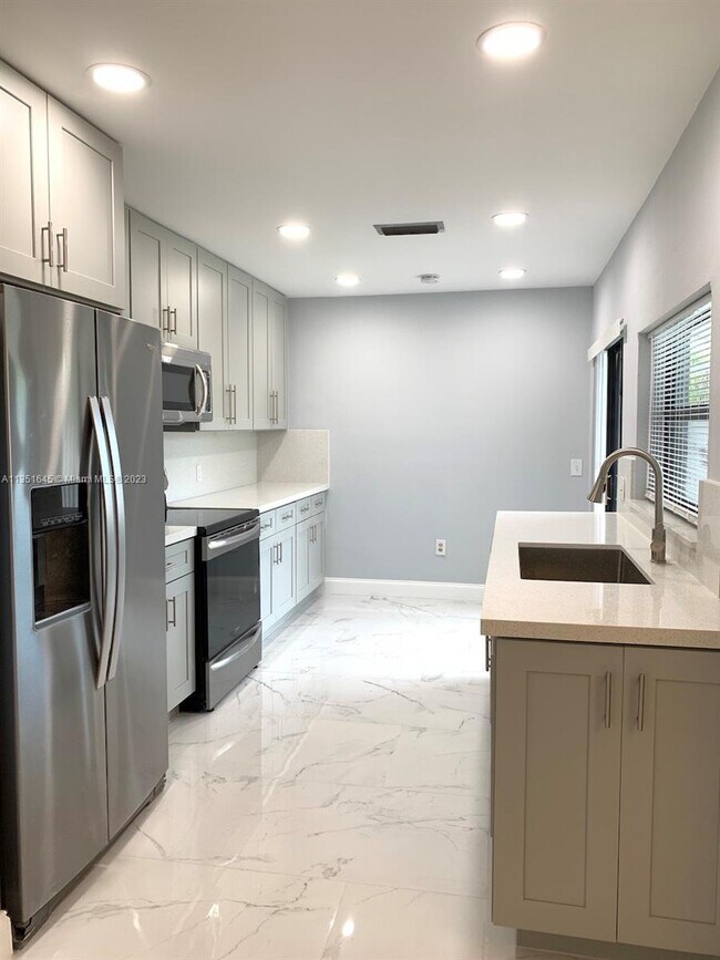 Foto del edificio - 16653 Redwood Way