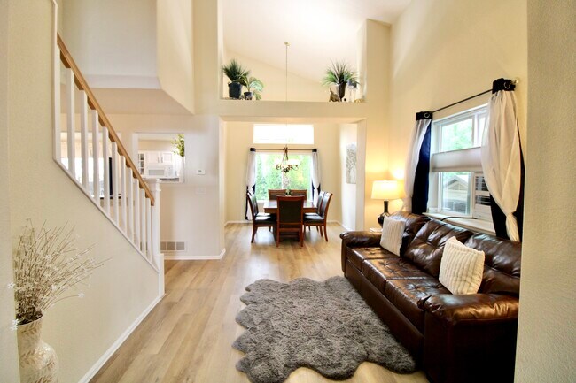 Foto del edificio - 7325 Steward Ln