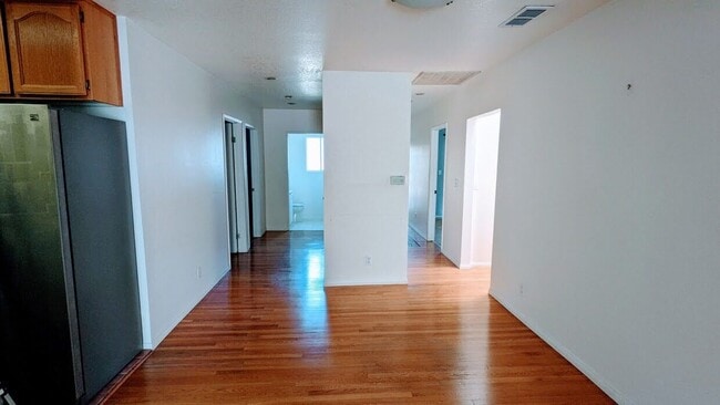 Building Photo - 4940 Lockhaven Ave