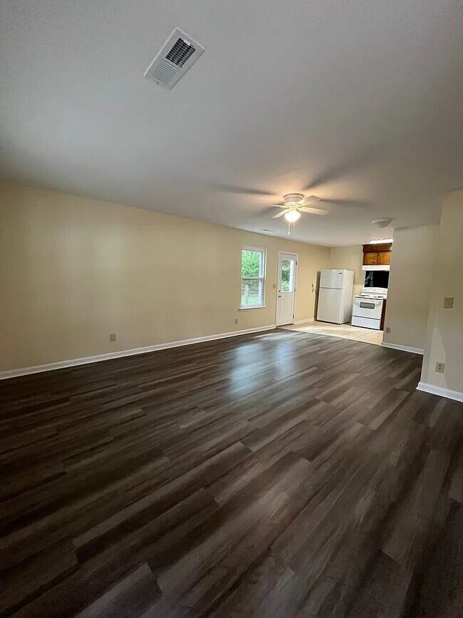 Building Photo - 805 Sandpiper Dr